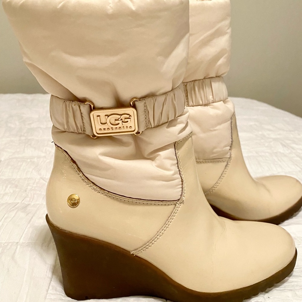 UGG wedge puffer style boot